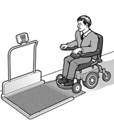 Paciente en silla de ruedas usando balanza de peso accesible